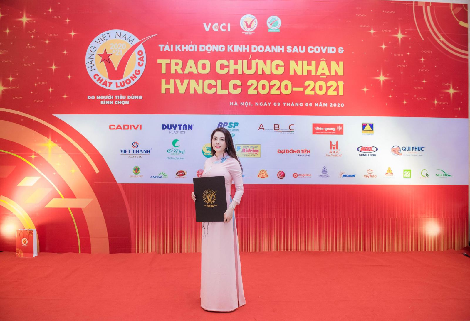 Cháo Sen Bát Bảo Minh Trung Nhận Danh Hiệu Hàng Việt Nam Chất Lượng Cao Năm 2020