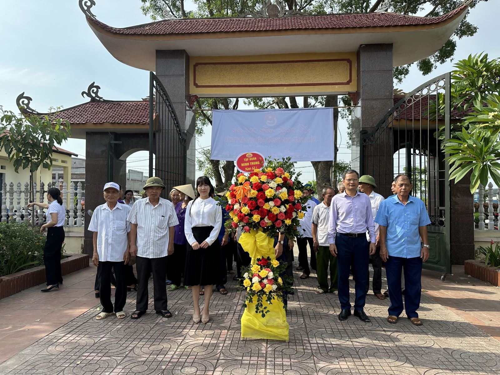 CHÁO SEN BÁT BẢO MINH TRUNG TRI ÂN CÁC ANH HÙNG LIỆT SỸ, NGƯỜI CÓ CÔNG VỚI CÁCH MẠNG TẠI XÃ ĐẠI LAI, GIA BÌNH, BẮC NINH