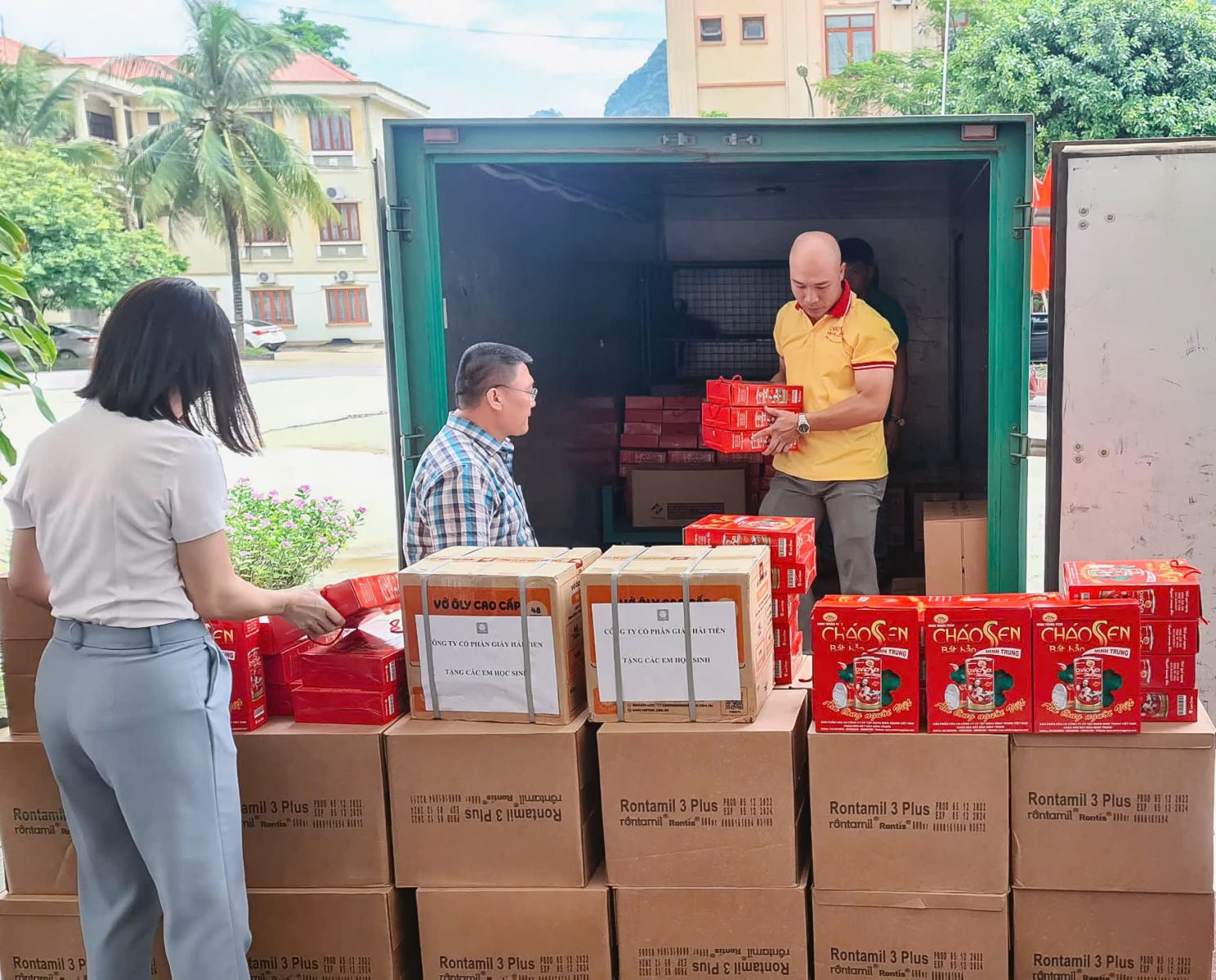 TẬP ĐOÀN MINH TRUNG VIỆT NAM CHUNG TAY HỖ TRỢ BÀ CON VÙNG LŨ