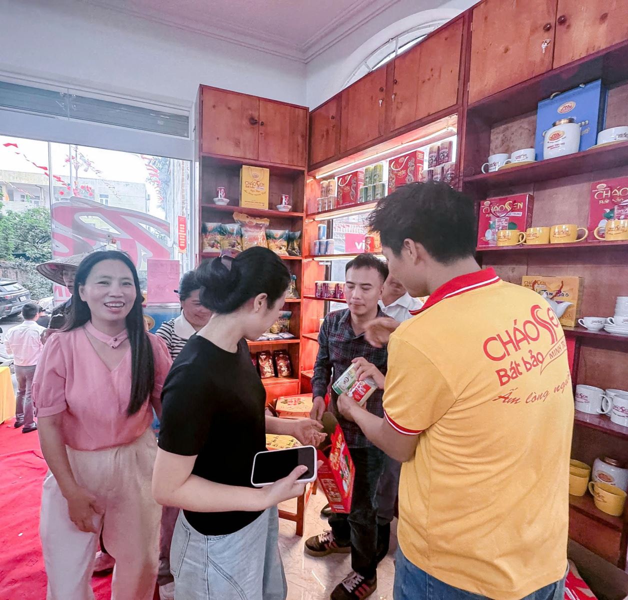 KHAI TRƯƠNG ĐỒNG LOẠT 2 SHOWROOM MINH TRUNG FOOD HỒNG SƠN (HÀ NỘI) VÀ LƯƠNG SƠN (PHÚ THỌ): DẤU MỐC MỞ RỘNG HỆ THỐNG PHÂN PHỐI TOÀN QUỐC 6